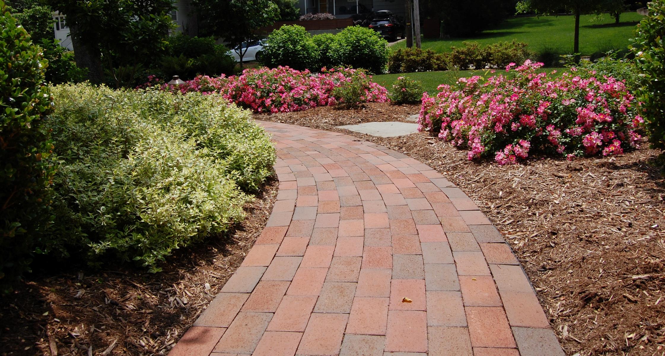 Stylish Walking Paths to Enhance Your Home Landscape